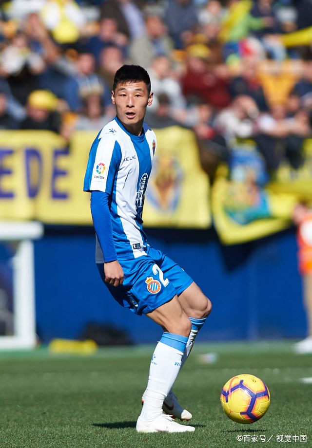 武磊西甲首秀精彩组图,登场时自信满满,和队友赛中击掌